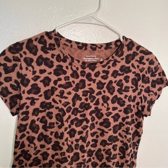 Abercrombie & Fitch Knotted Crew Tee Animal Print - Picture 4 of 11